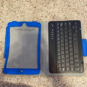 Small Tablet Holder with Keyboard